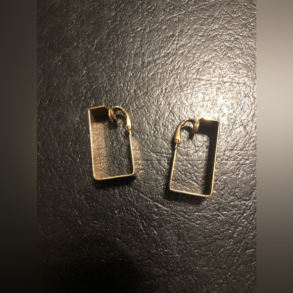 Sarah Coventry Gold-Toned Clip on Earrings - Picture 3 of 5